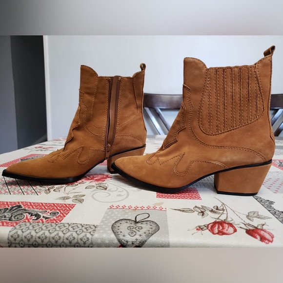 Aldo Brown Suede Boots Size 7 - Picture 1 of 11